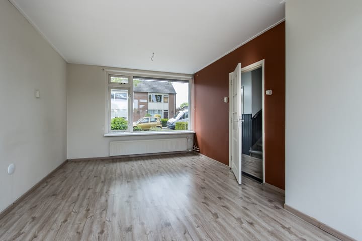 Tussenwoning te koop: Oegemastraat 3, Genderen