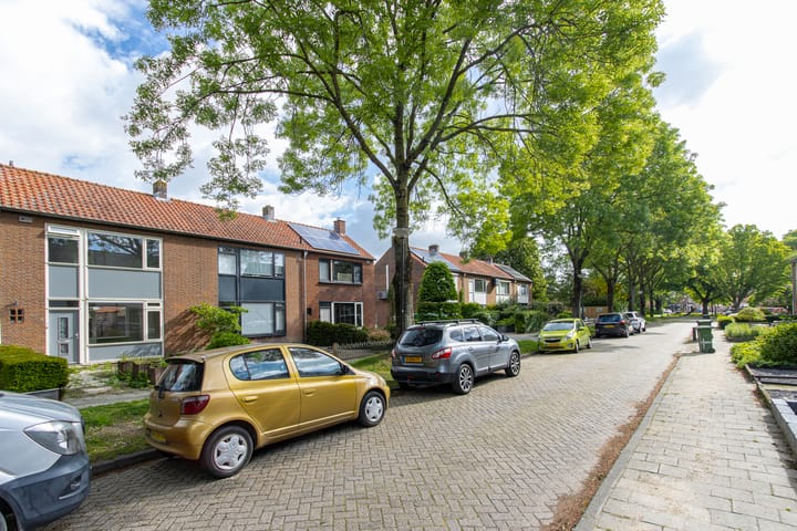Tussenwoning te koop: Oegemastraat 3, Genderen