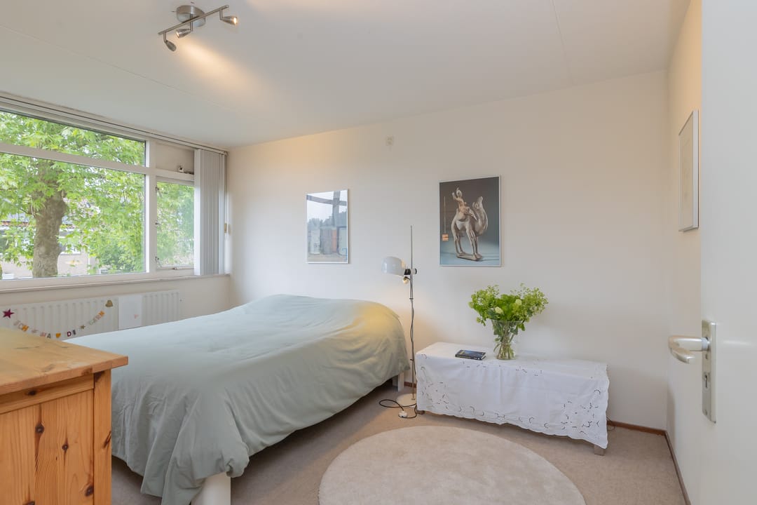 Spacious Family Home with Five Bedrooms in Quiet Bennebroek — 26