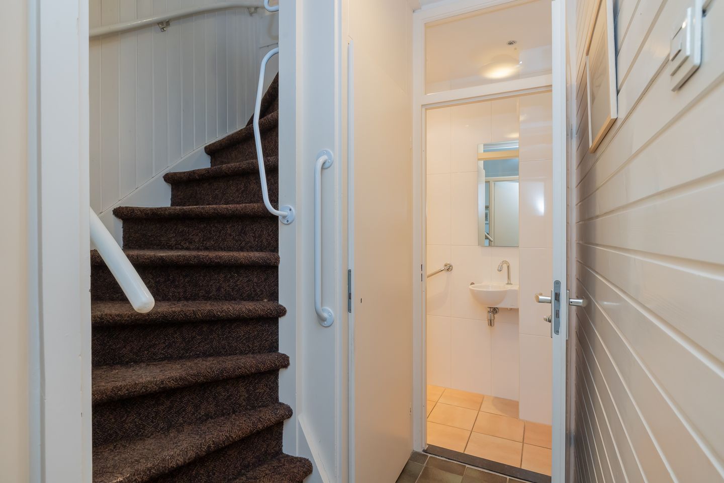 Spacious Family Home with Five Bedrooms in Quiet Bennebroek — 20