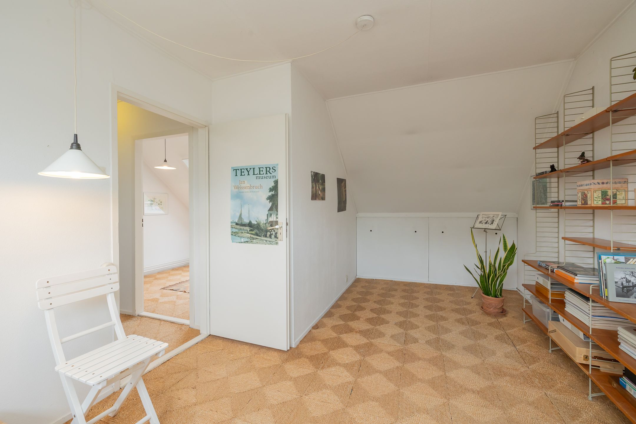 Spacious Family Home with Five Bedrooms in Quiet Bennebroek — 39