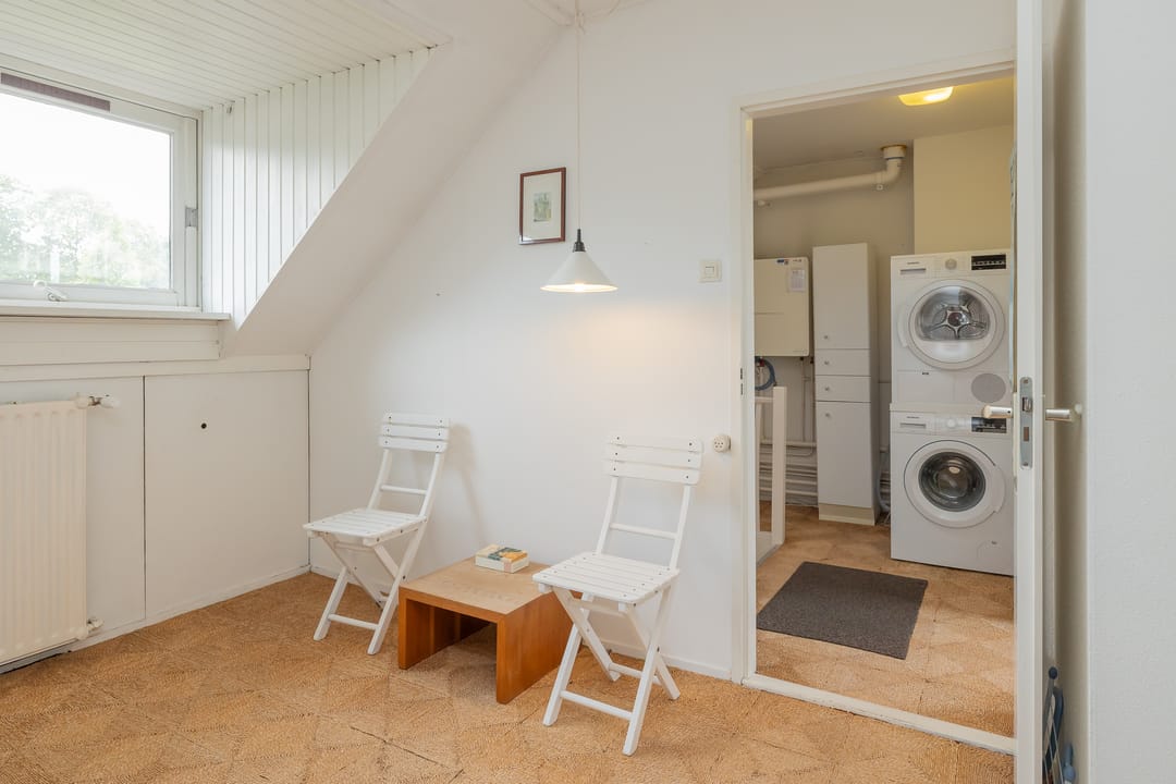 Spacious Family Home with Five Bedrooms in Quiet Bennebroek — 41