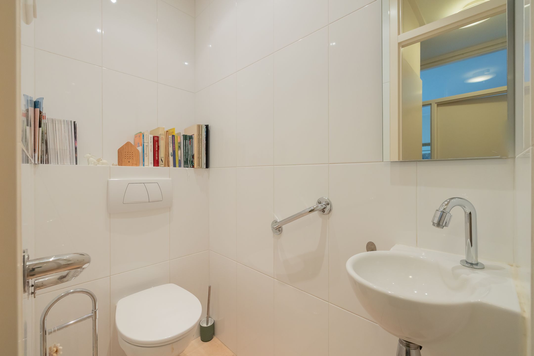 Spacious Family Home with Five Bedrooms in Quiet Bennebroek — 21