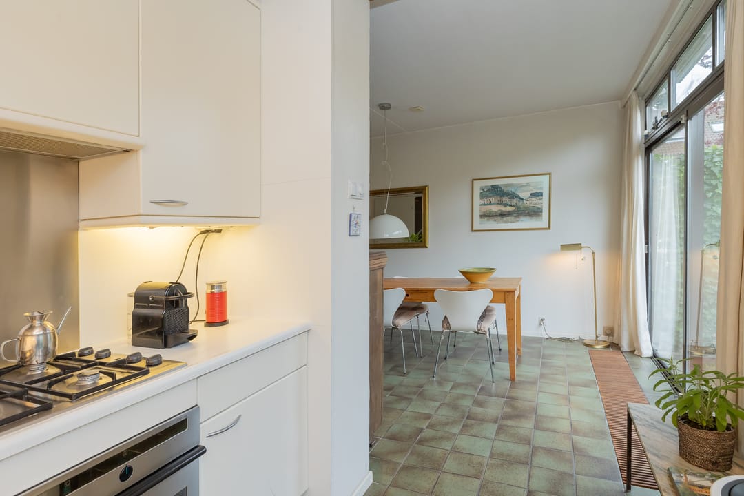 Spacious Family Home with Five Bedrooms in Quiet Bennebroek — 17