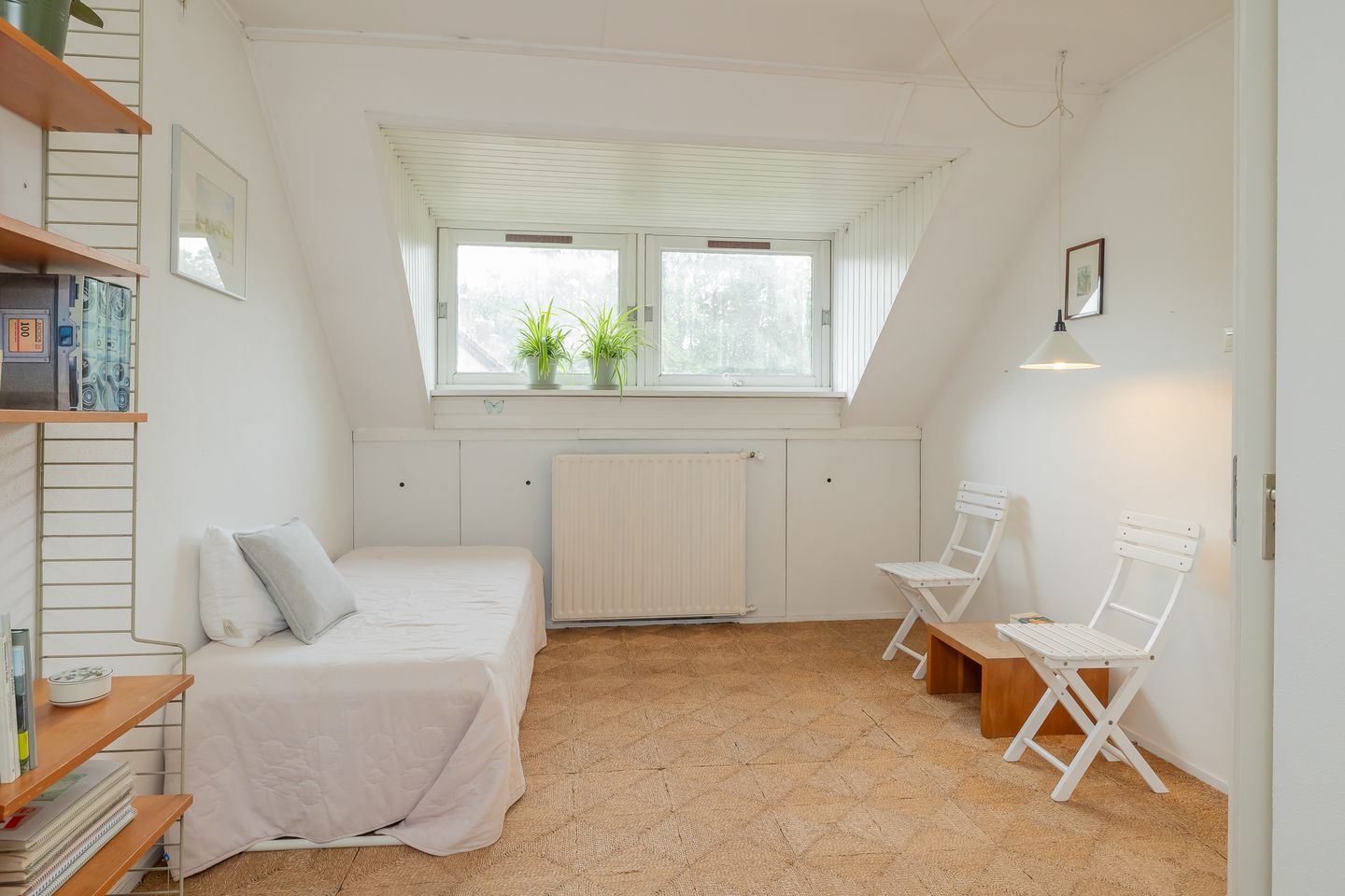 Spacious Family Home with Five Bedrooms in Quiet Bennebroek — 40