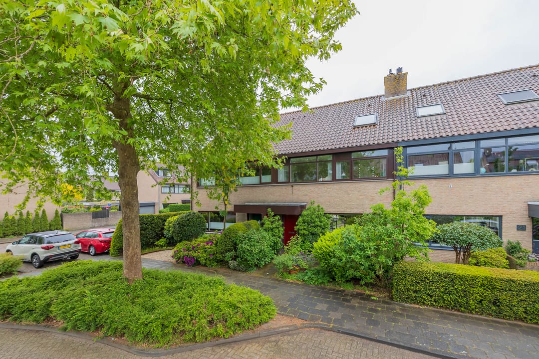 Spacious Family Home with Five Bedrooms in Quiet Bennebroek — 46