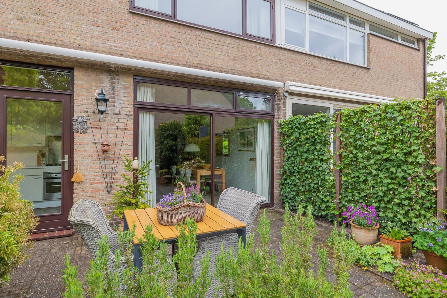 Spacious Family Home with Five Bedrooms in Quiet Bennebroek — 44