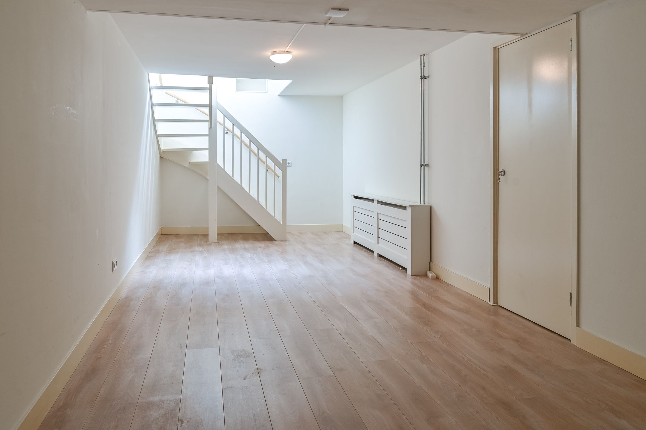 Charming Ground Floor Apartment with Courtyard Garden View in Haarlem Center — 15
