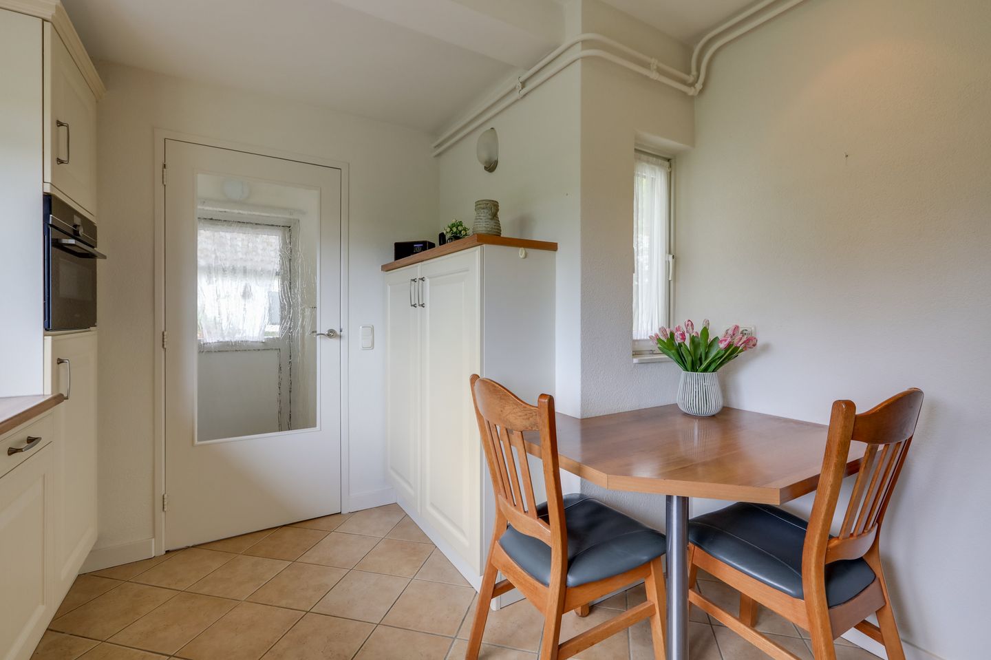 Spacious 1950s Villa with Panoramic Views and Large Private Garden — 20
