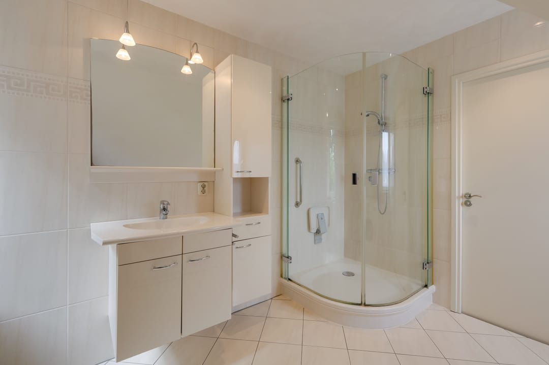 Spacious 1950s Villa with Panoramic Views and Large Private Garden — 28