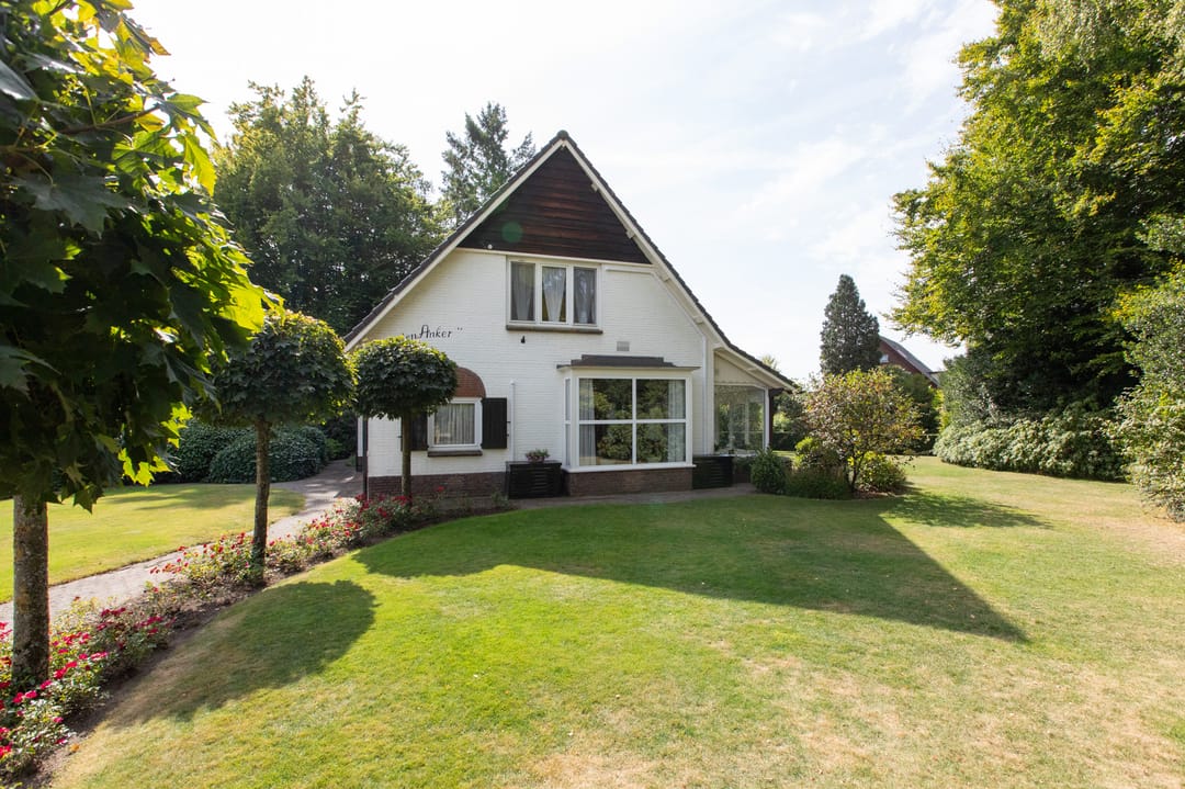Spacious 1950s Villa with Panoramic Views and Large Private Garden — 7