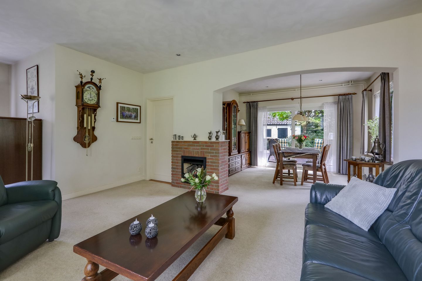 Spacious 1950s Villa with Panoramic Views and Large Private Garden — 14
