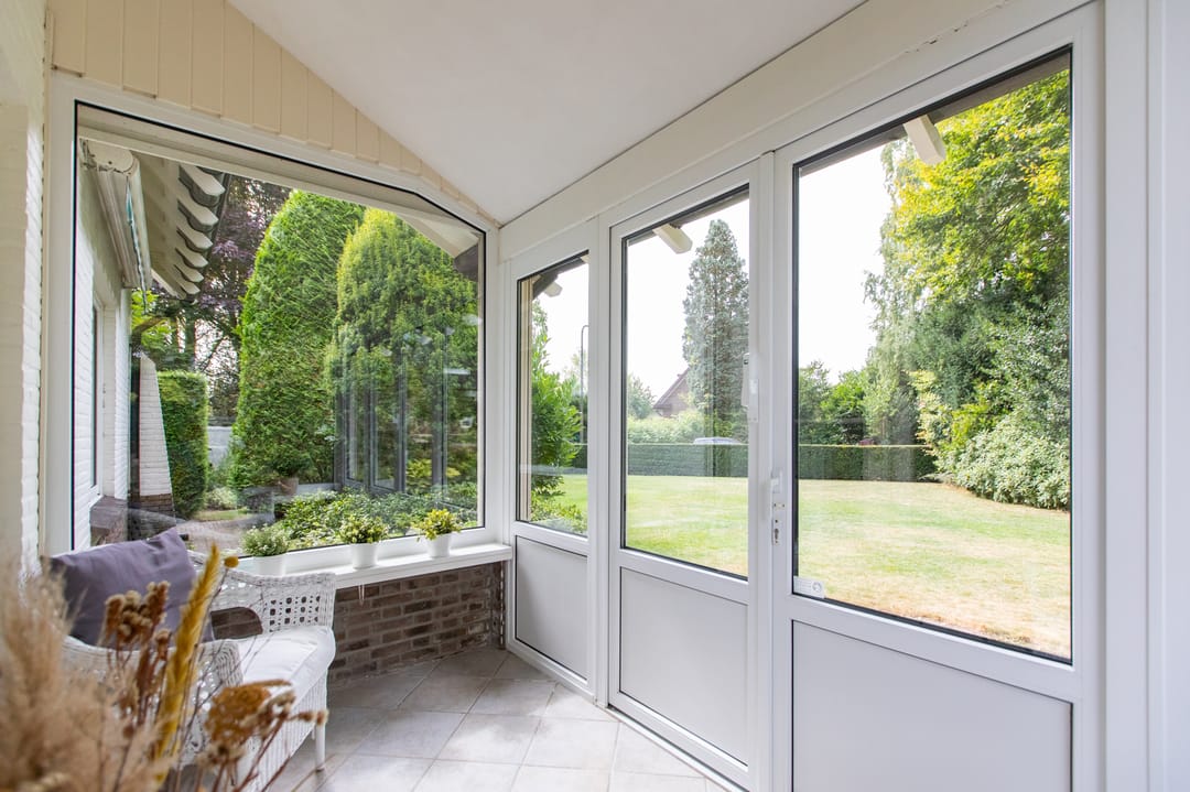 Spacious 1950s Villa with Panoramic Views and Large Private Garden — 16