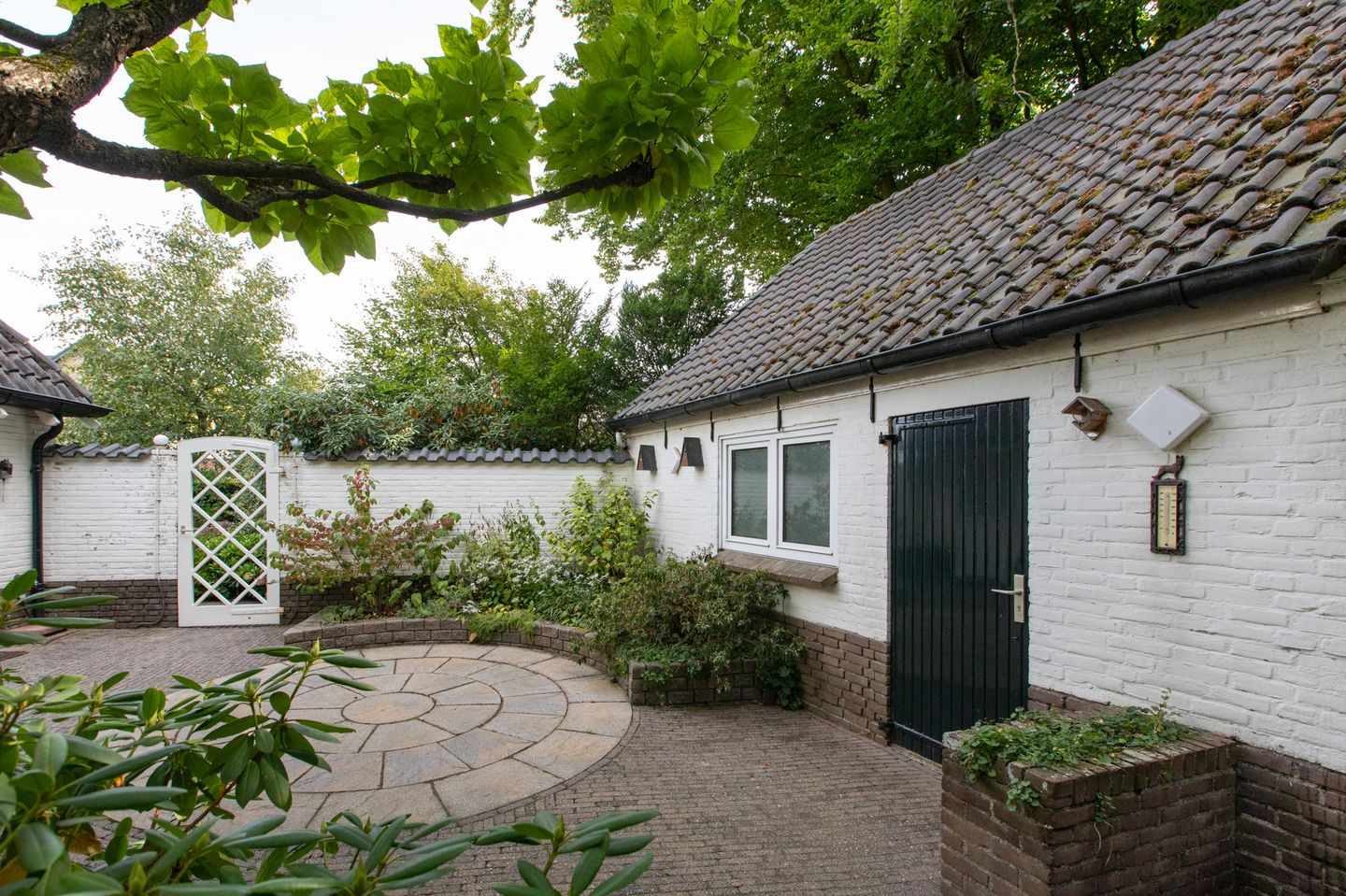 Spacious 1950s Villa with Panoramic Views and Large Private Garden — 35