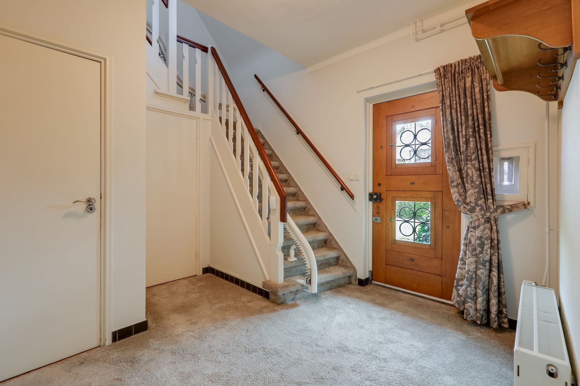 Spacious 1950s Villa with Panoramic Views and Large Private Garden — 9