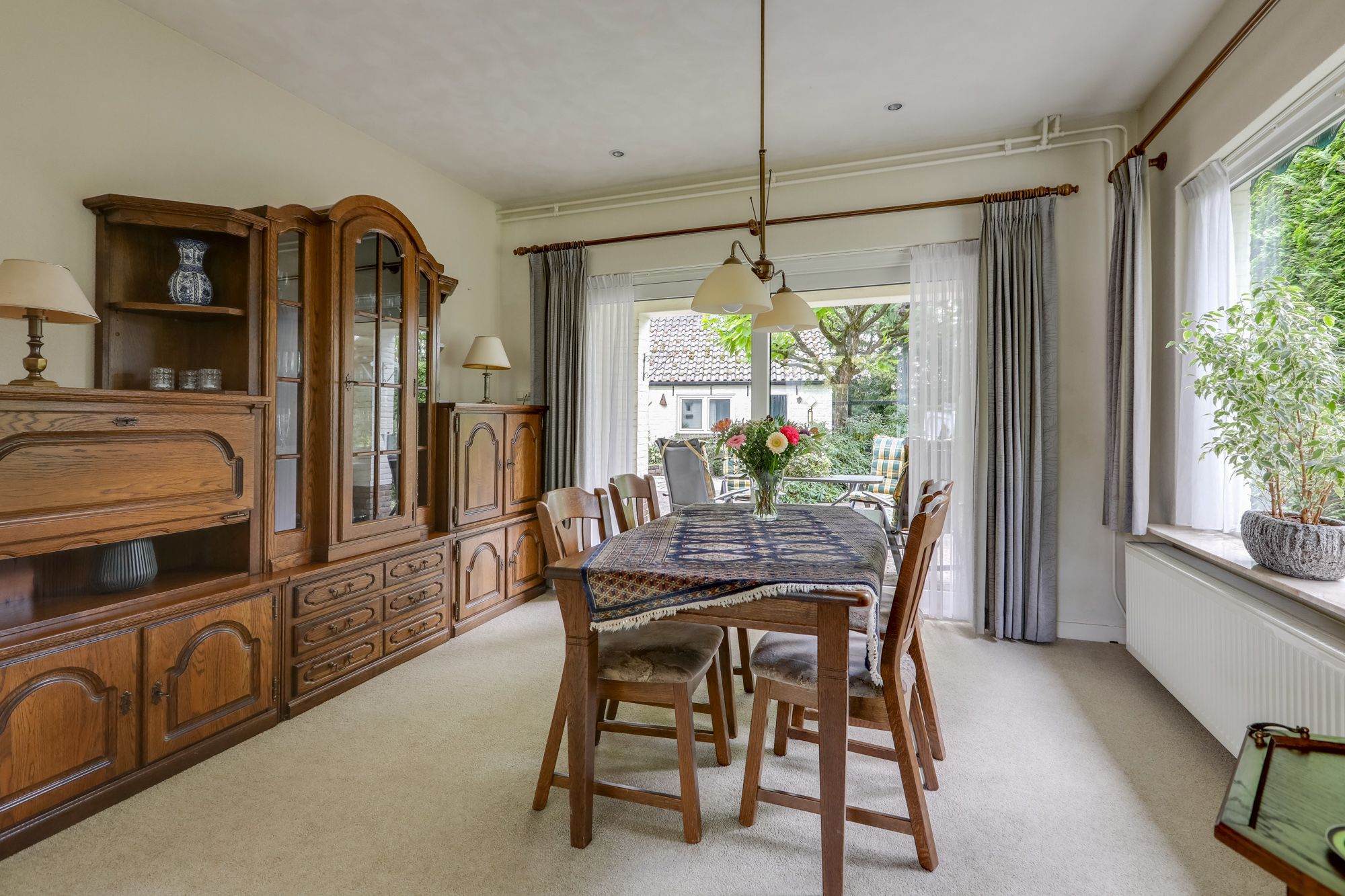 Spacious 1950s Villa with Panoramic Views and Large Private Garden — 15