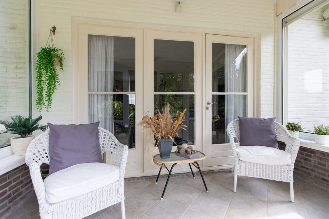 Spacious 1950s Villa with Panoramic Views and Large Private Garden — 17