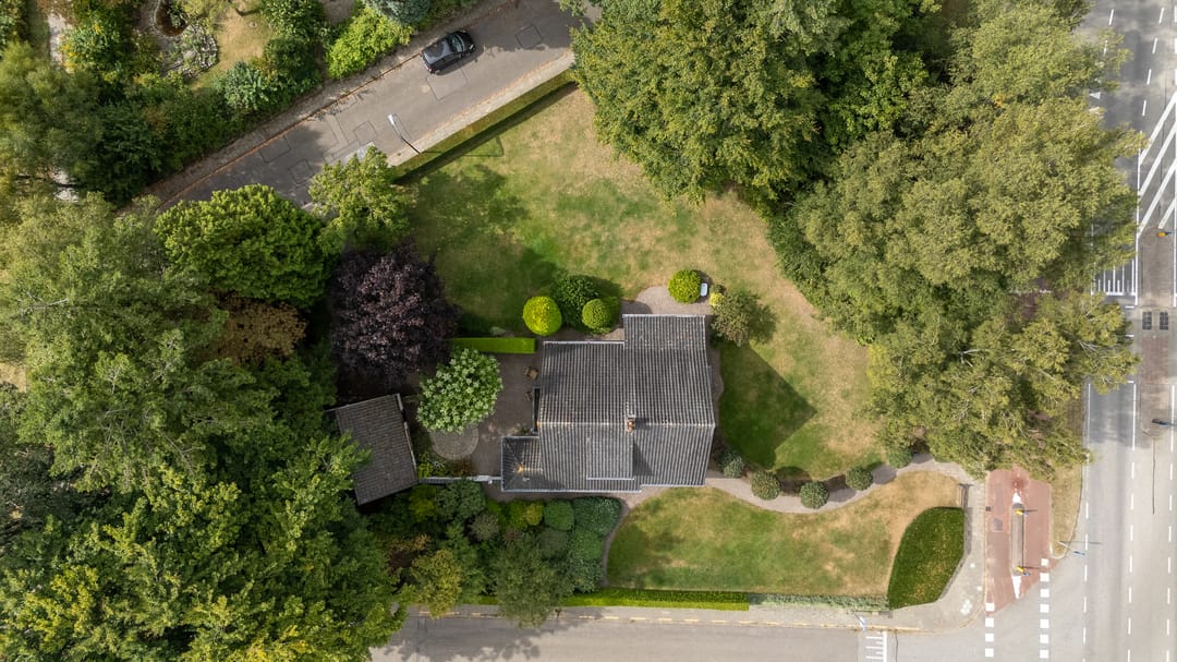 Spacious 1950s Villa with Panoramic Views and Large Private Garden — 43