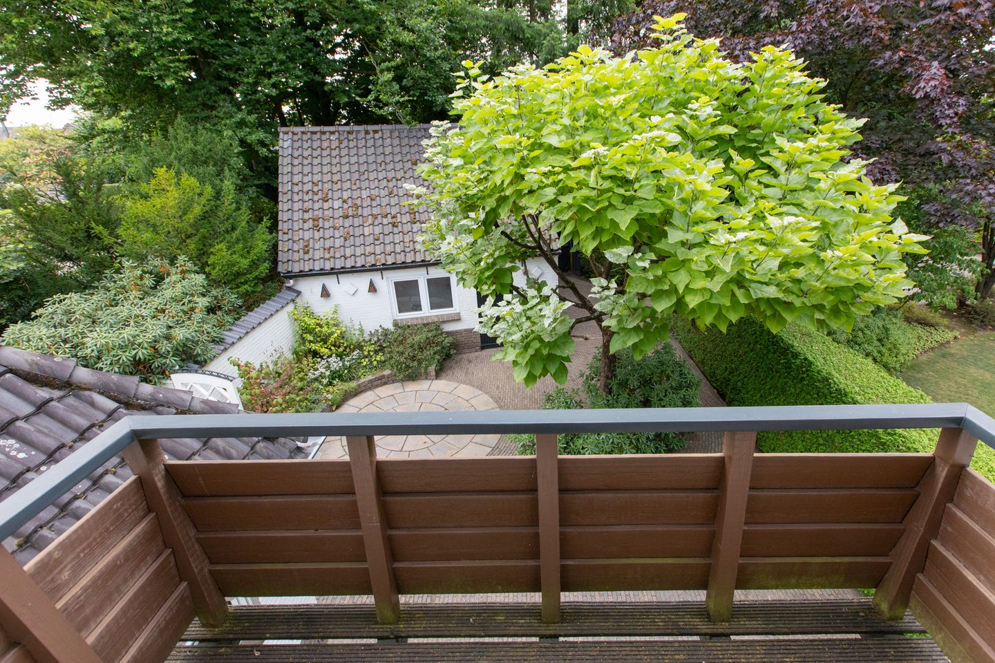 Spacious 1950s Villa with Panoramic Views and Large Private Garden — 25