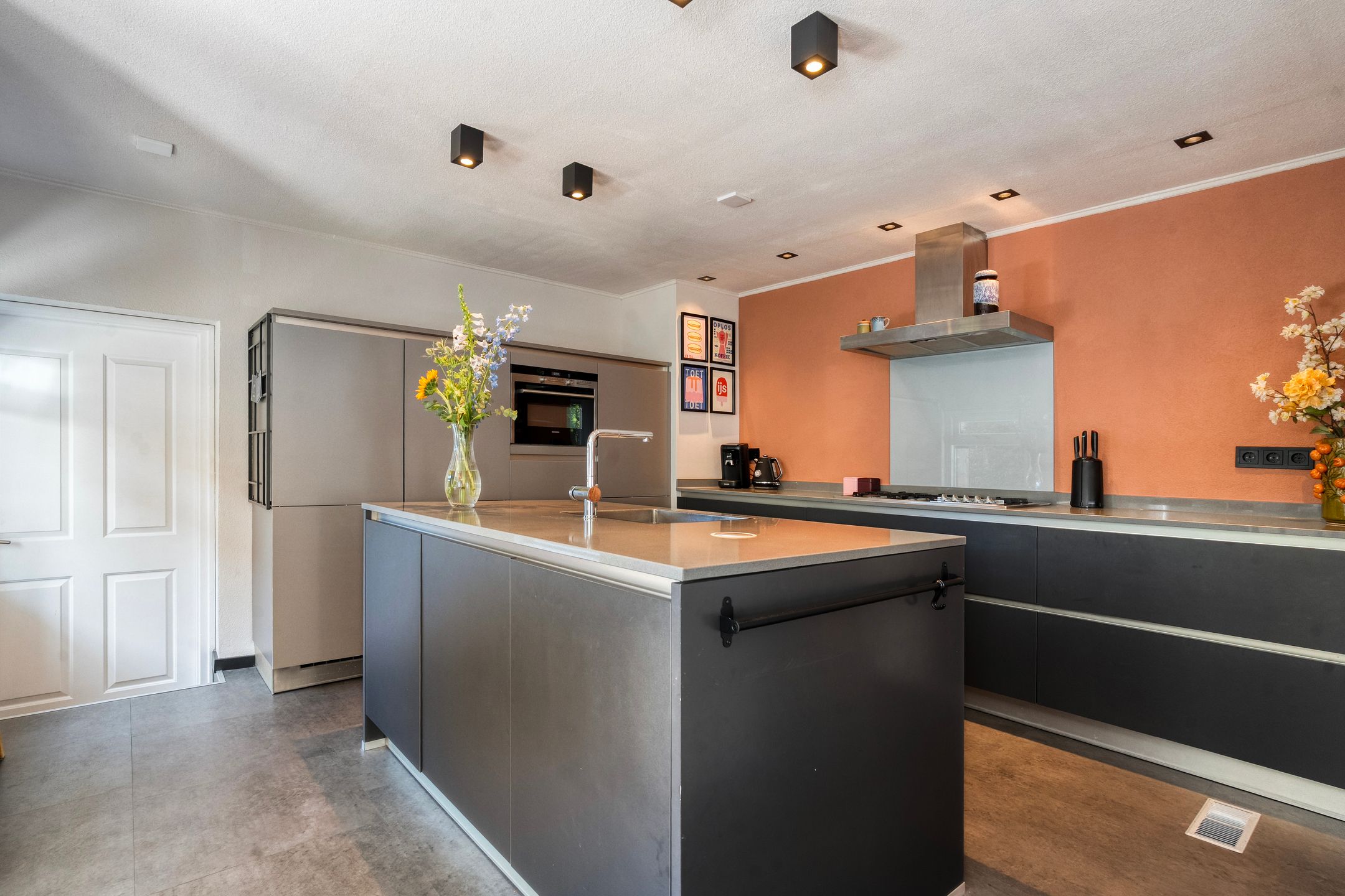 Photo 12 of Van Haeringenstraat 72