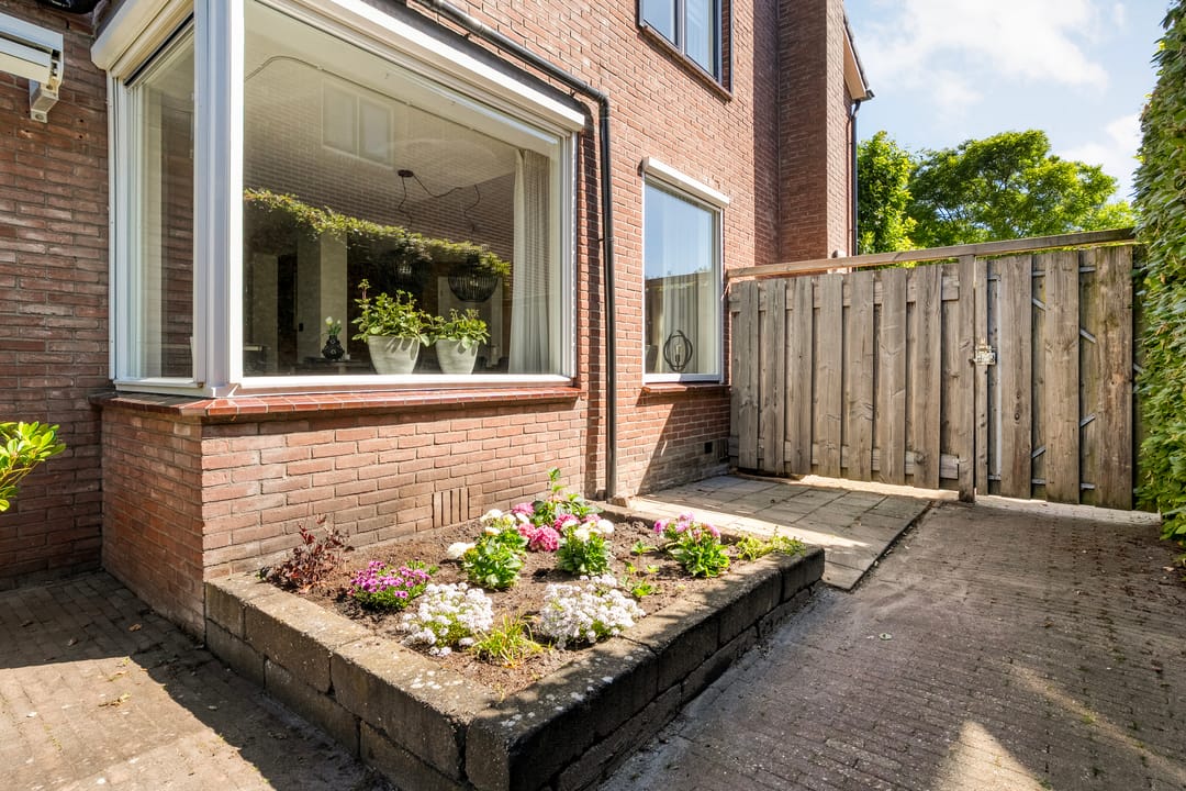 Photo 41 of Van Haeringenstraat 72