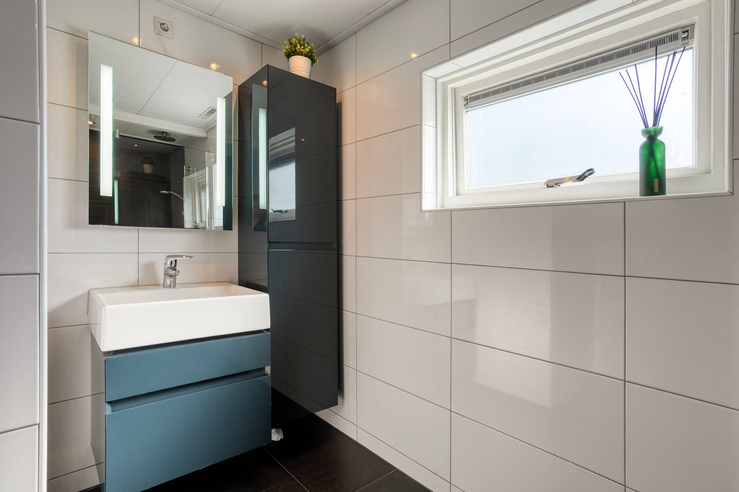 Photo 34 of Van Haeringenstraat 72