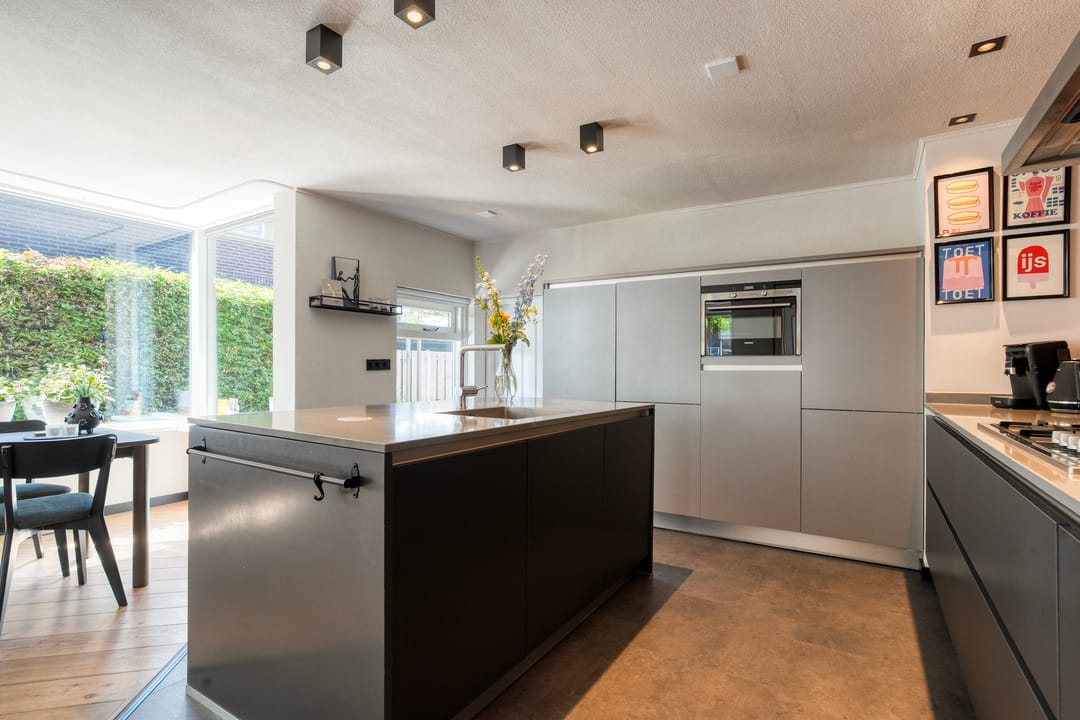 Photo 13 of Van Haeringenstraat 72