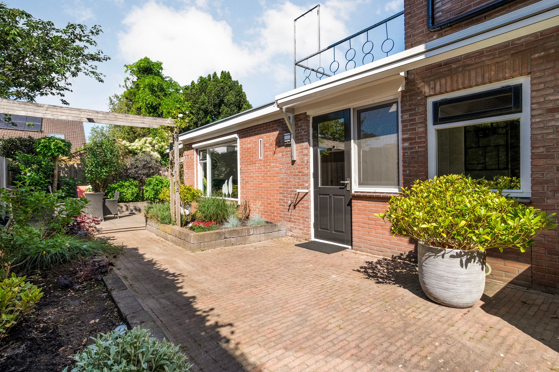 Photo 39 of Van Haeringenstraat 72