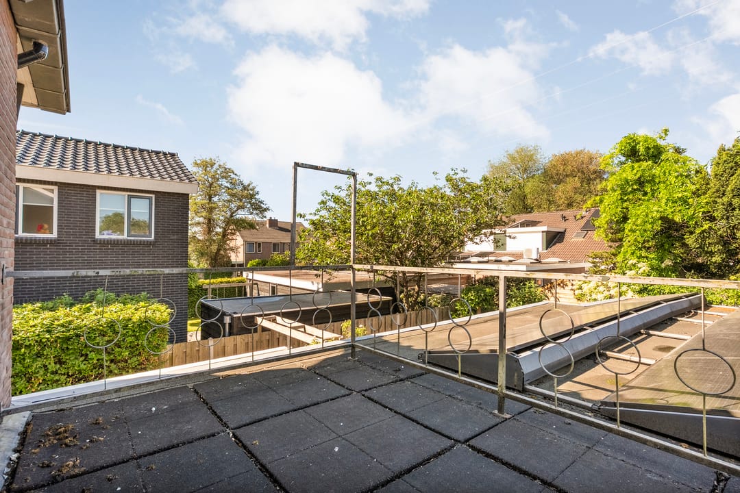 Photo 32 of Van Haeringenstraat 72