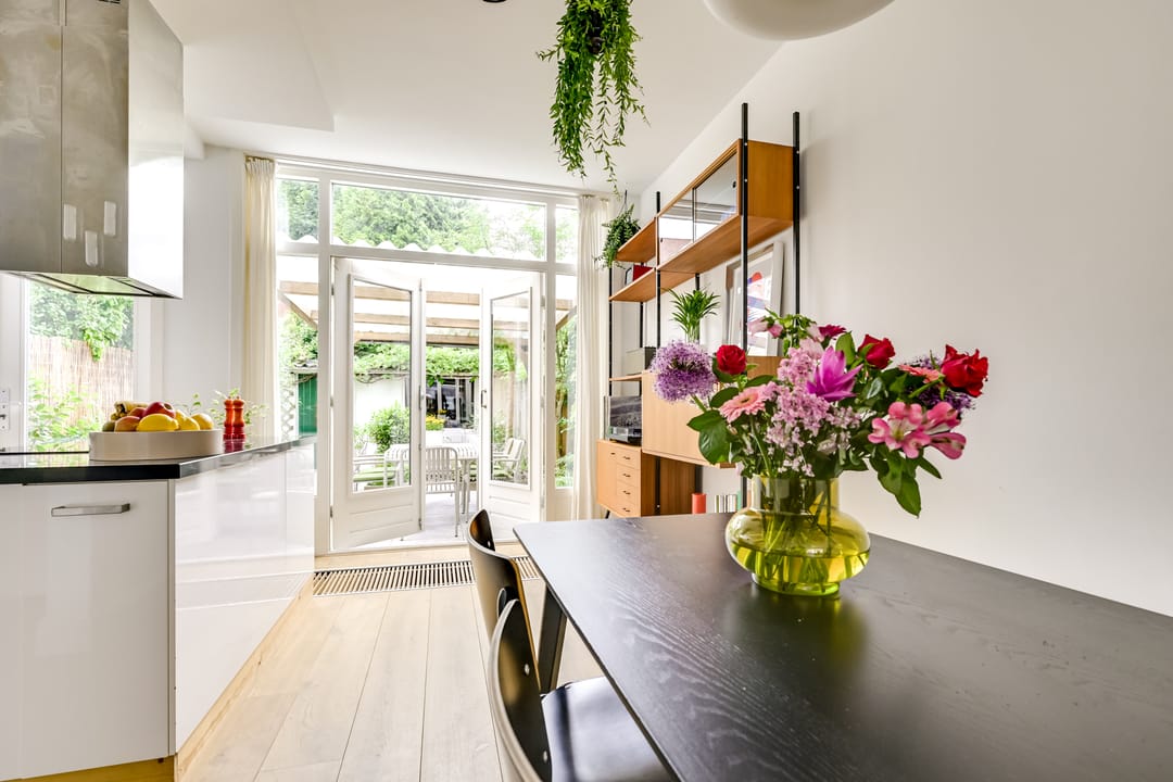 Charming 1930s Terraced Home with Four Bedrooms and Two Bathrooms in Nieuw Engeland — 8