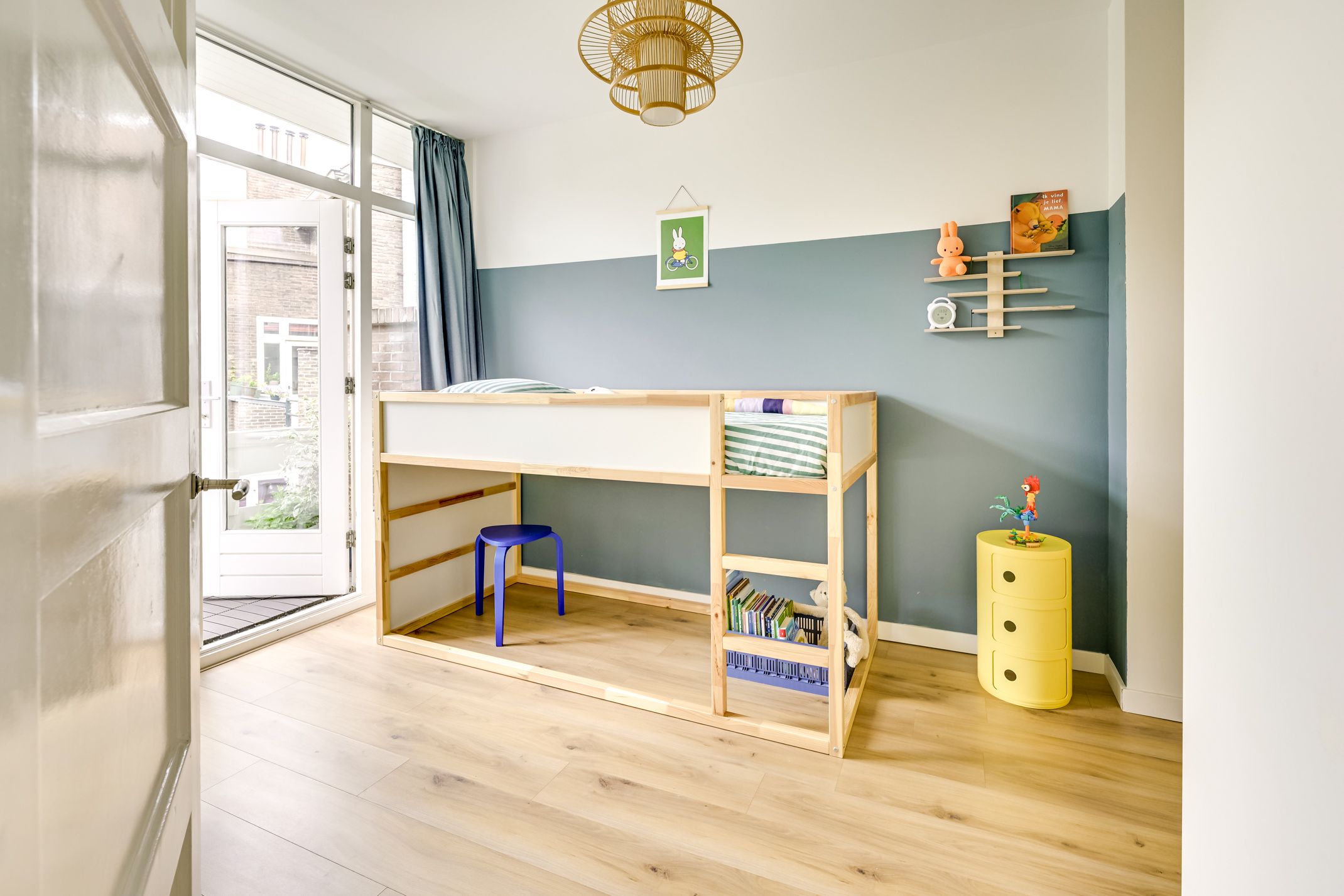 Charming 1930s Terraced Home with Four Bedrooms and Two Bathrooms in Nieuw Engeland — 27