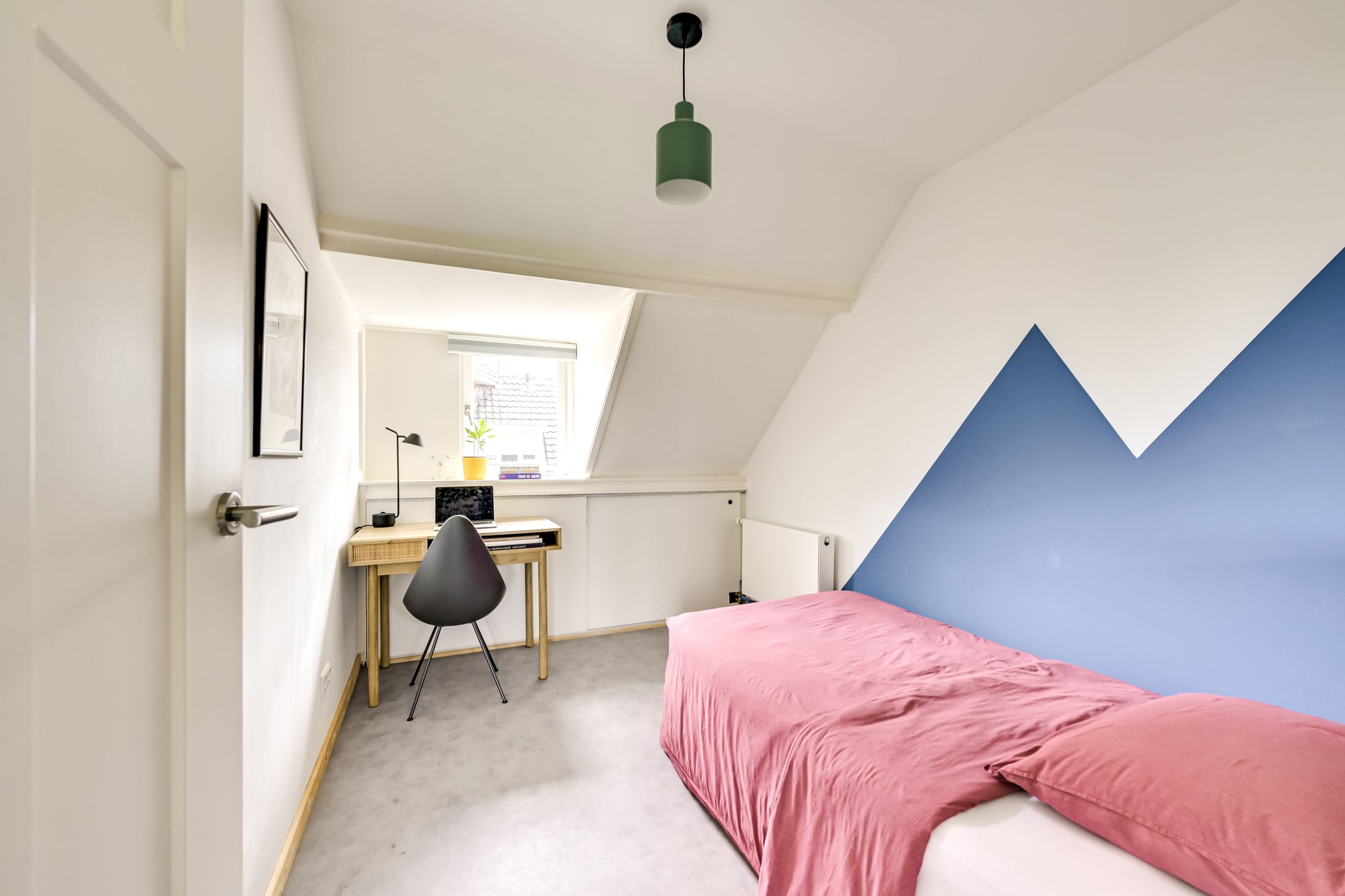 Charming 1930s Terraced Home with Four Bedrooms and Two Bathrooms in Nieuw Engeland — 48