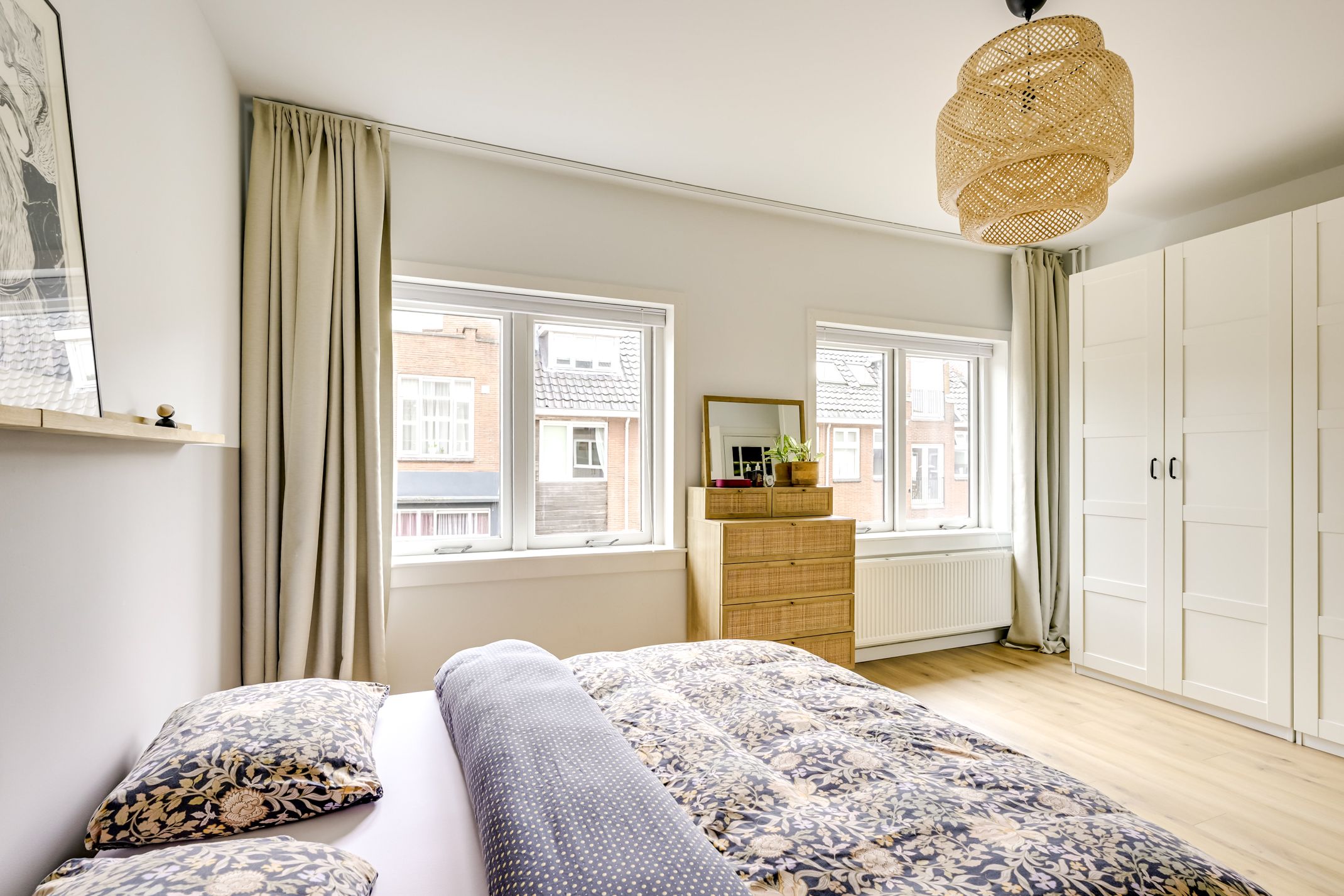 Charming 1930s Terraced Home with Four Bedrooms and Two Bathrooms in Nieuw Engeland — 24