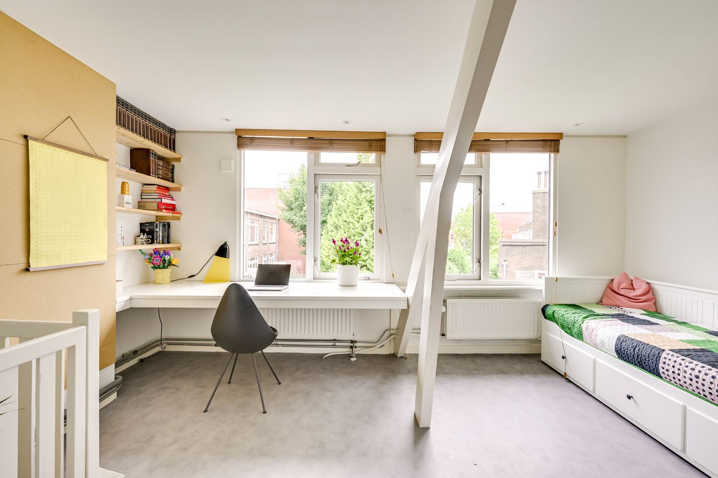 Charming 1930s Terraced Home with Four Bedrooms and Two Bathrooms in Nieuw Engeland — 40