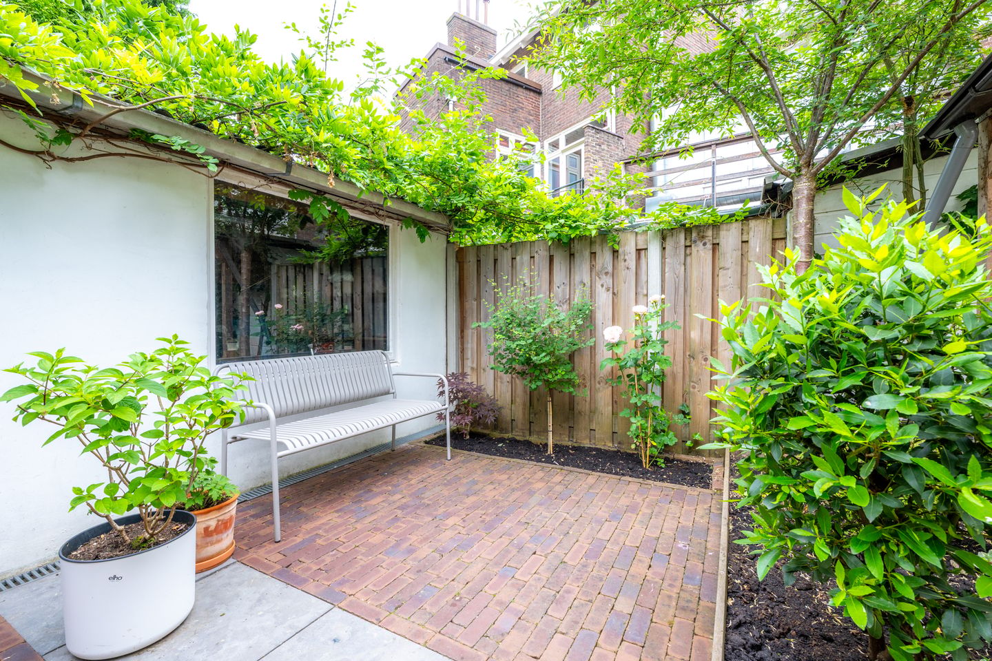 Charming 1930s Terraced Home with Four Bedrooms and Two Bathrooms in Nieuw Engeland — 19