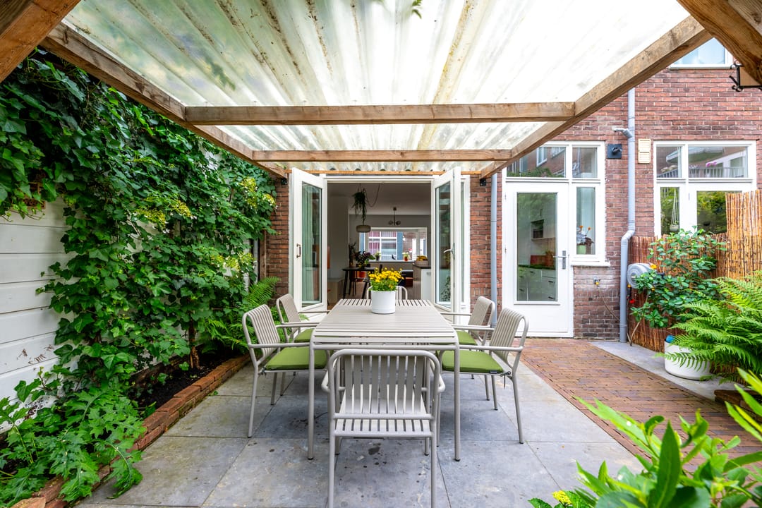 Charming 1930s Terraced Home with Four Bedrooms and Two Bathrooms in Nieuw Engeland — 16