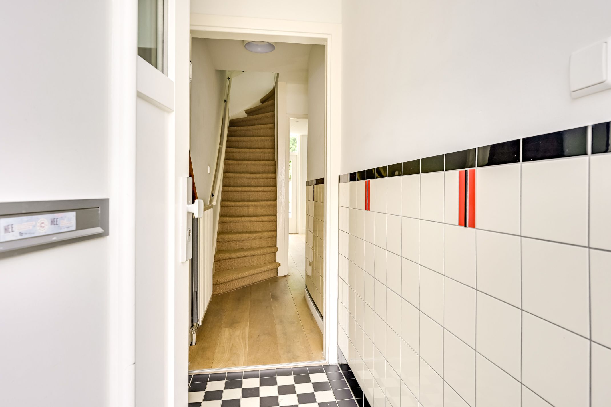 Charming 1930s Terraced Home with Four Bedrooms and Two Bathrooms in Nieuw Engeland — 21