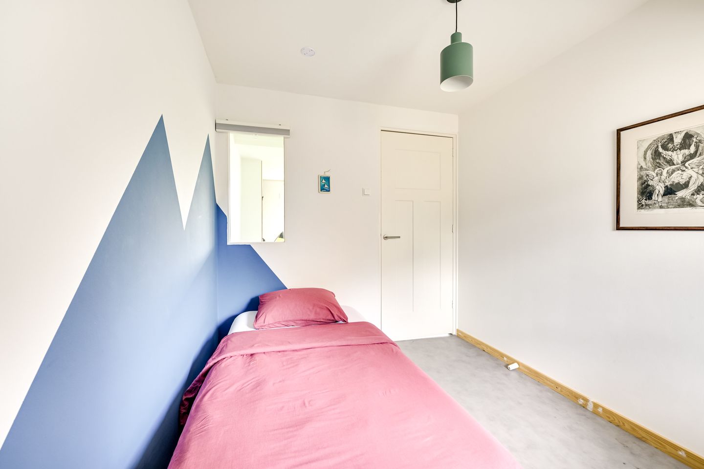 Charming 1930s Terraced Home with Four Bedrooms and Two Bathrooms in Nieuw Engeland — 49