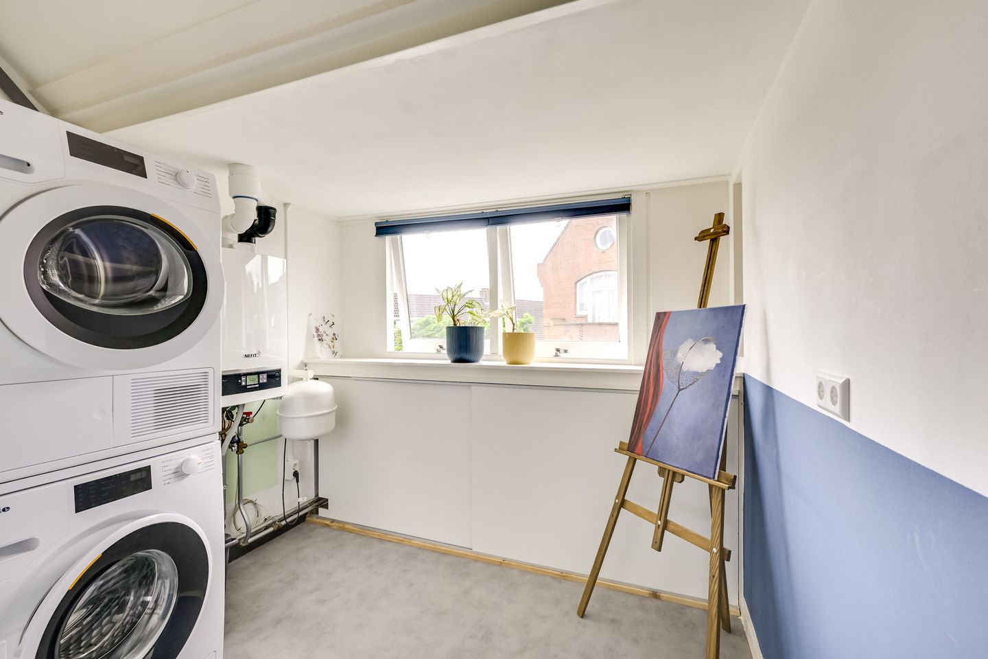 Charming 1930s Terraced Home with Four Bedrooms and Two Bathrooms in Nieuw Engeland — 44