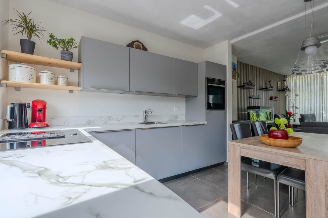 Move-in Ready Corner Home with Modern Finishes and Garage in Charming Kronenberg — 13