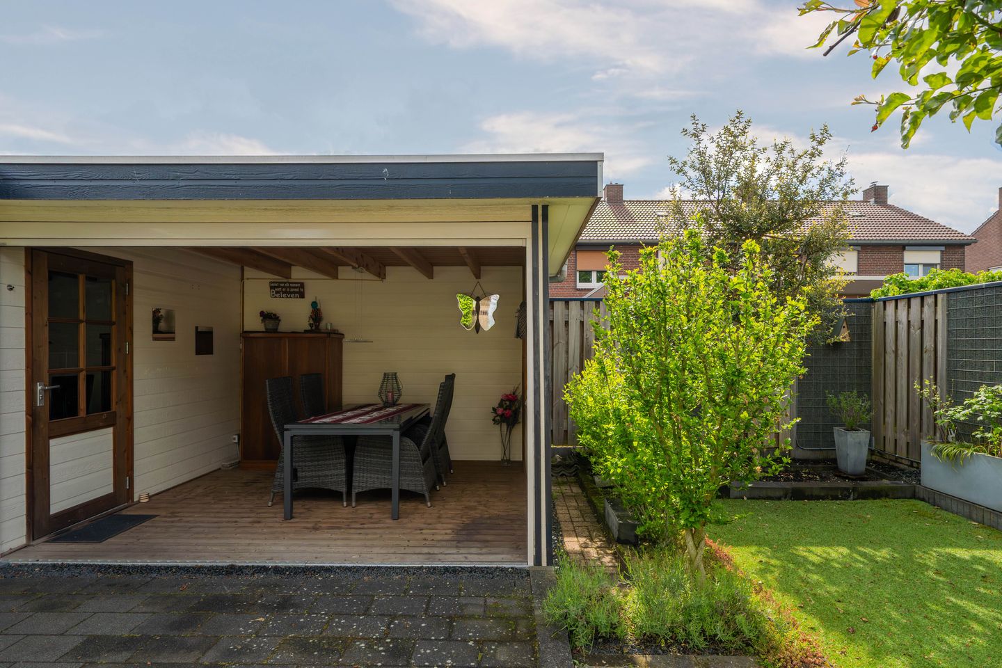 Move-in Ready Corner Home with Modern Finishes and Garage in Charming Kronenberg — 29