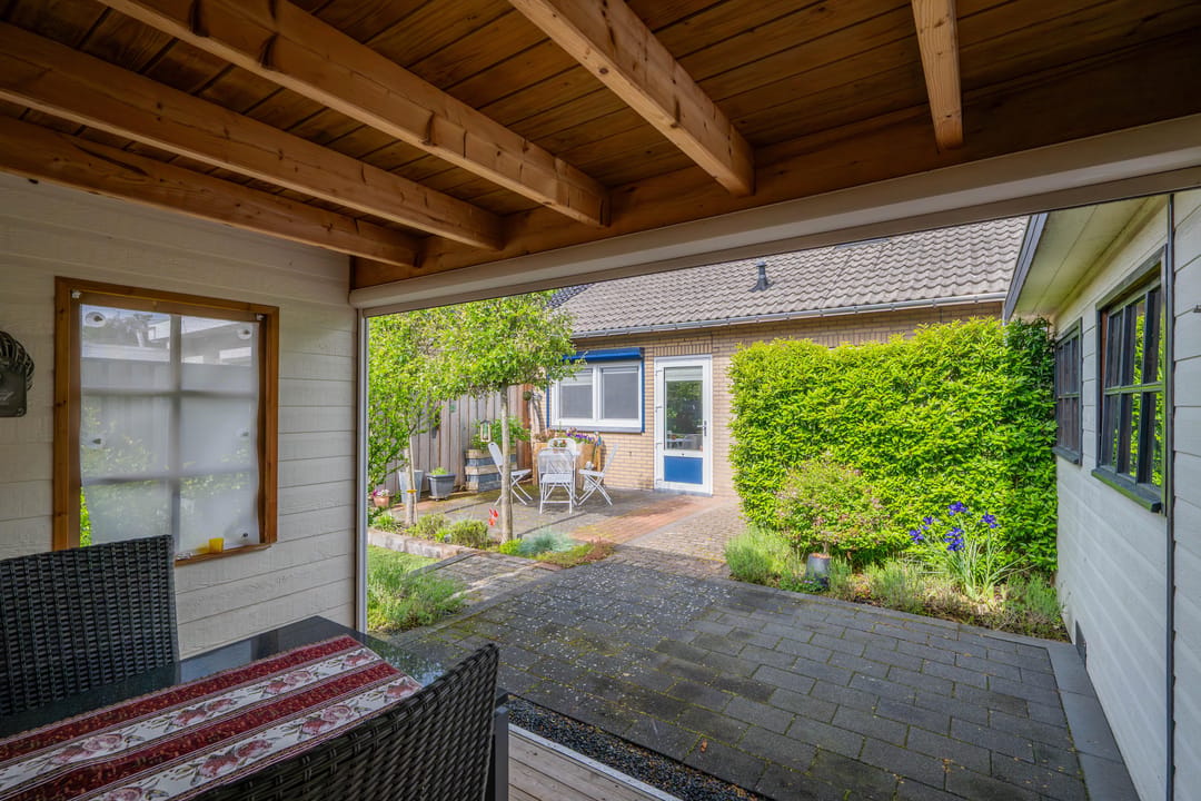 Move-in Ready Corner Home with Modern Finishes and Garage in Charming Kronenberg — 31