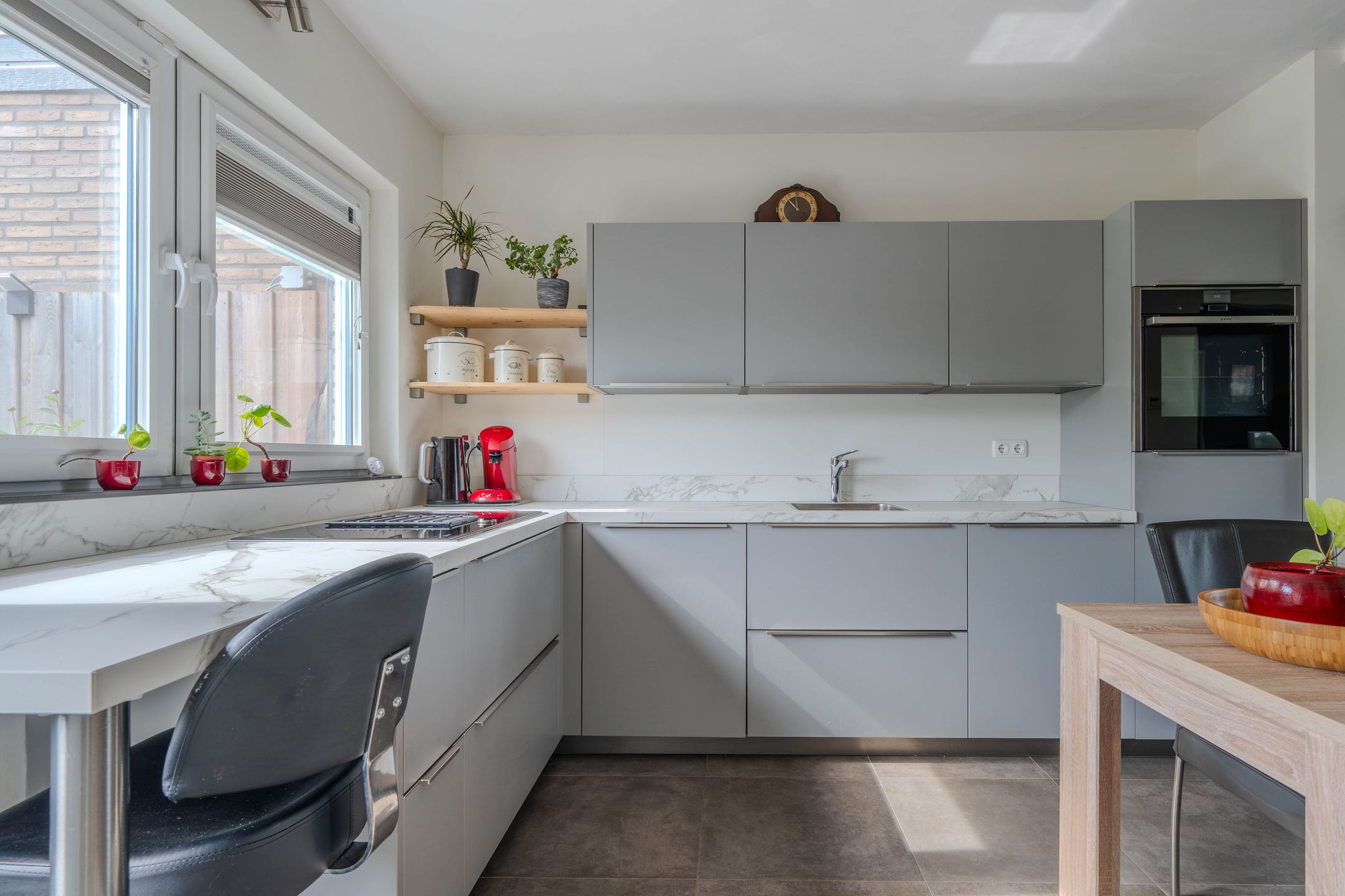 Move-in Ready Corner Home with Modern Finishes and Garage in Charming Kronenberg — 12