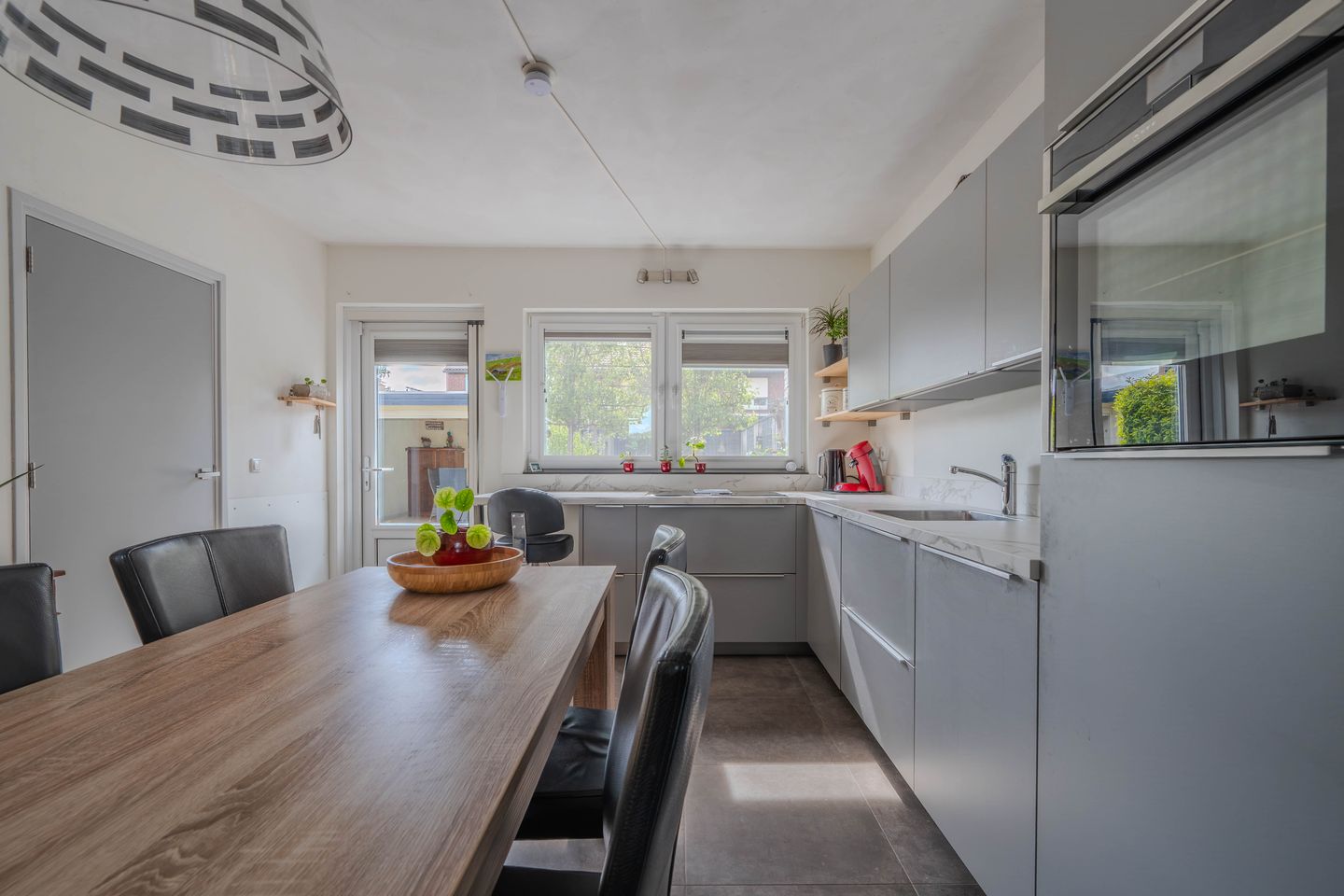 Move-in Ready Corner Home with Modern Finishes and Garage in Charming Kronenberg — 10