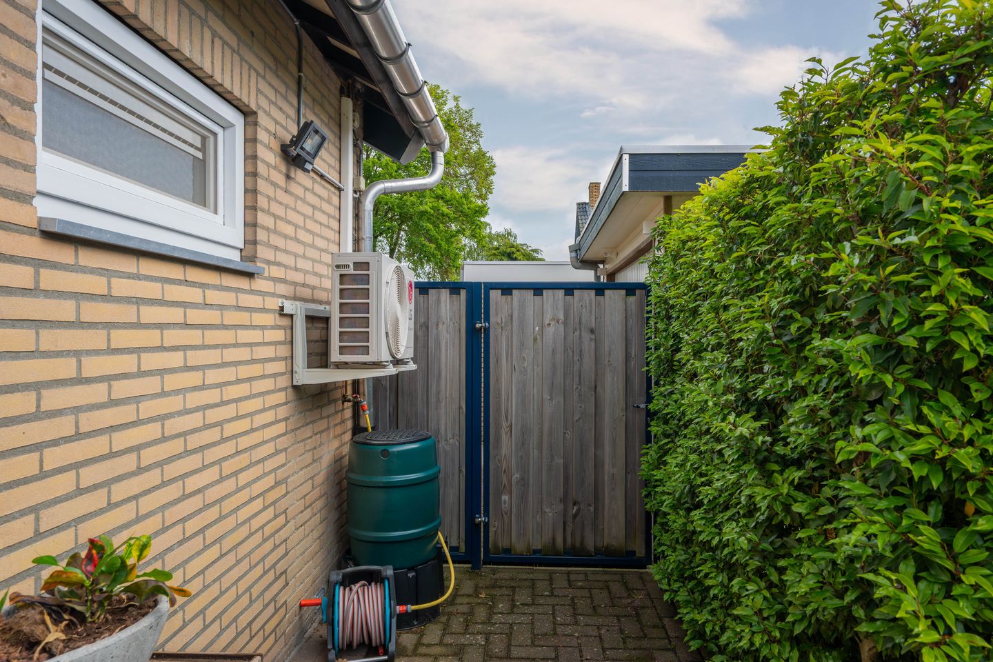 Move-in Ready Corner Home with Modern Finishes and Garage in Charming Kronenberg — 35