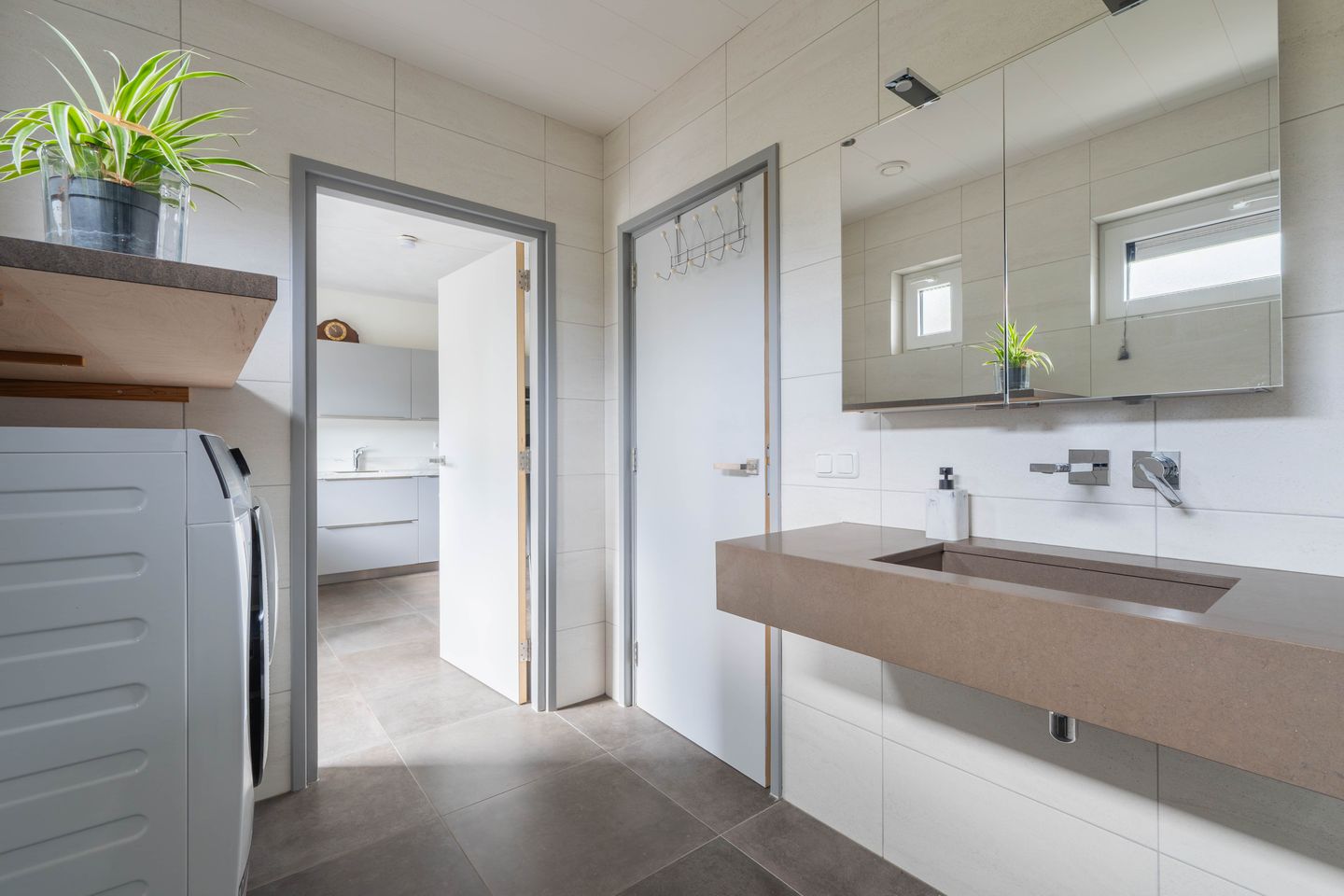 Move-in Ready Corner Home with Modern Finishes and Garage in Charming Kronenberg — 19