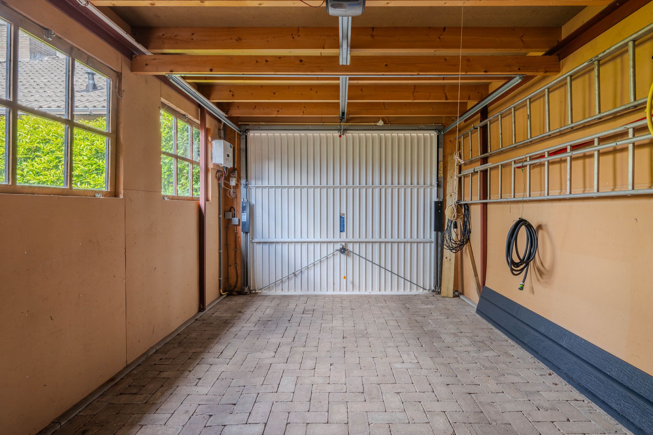 Move-in Ready Corner Home with Modern Finishes and Garage in Charming Kronenberg — 39