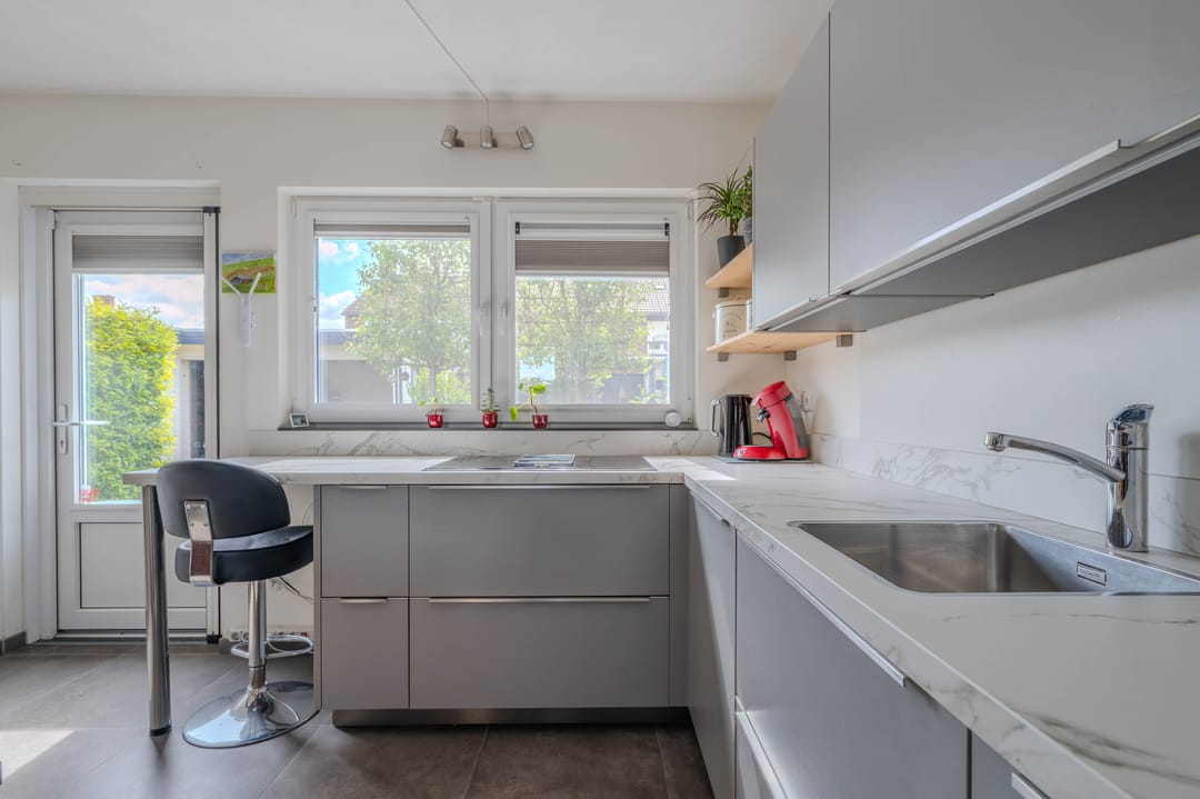 Move-in Ready Corner Home with Modern Finishes and Garage in Charming Kronenberg — 11