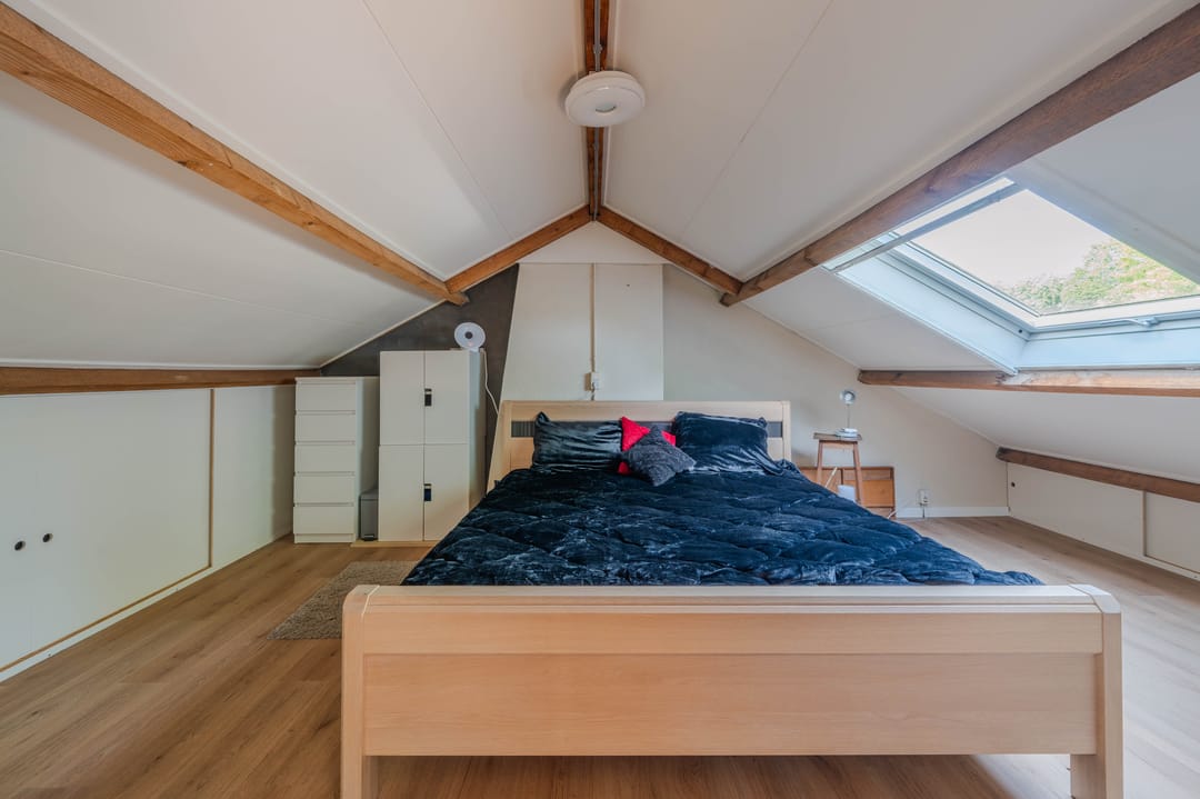 Move-in Ready Corner Home with Modern Finishes and Garage in Charming Kronenberg — 23