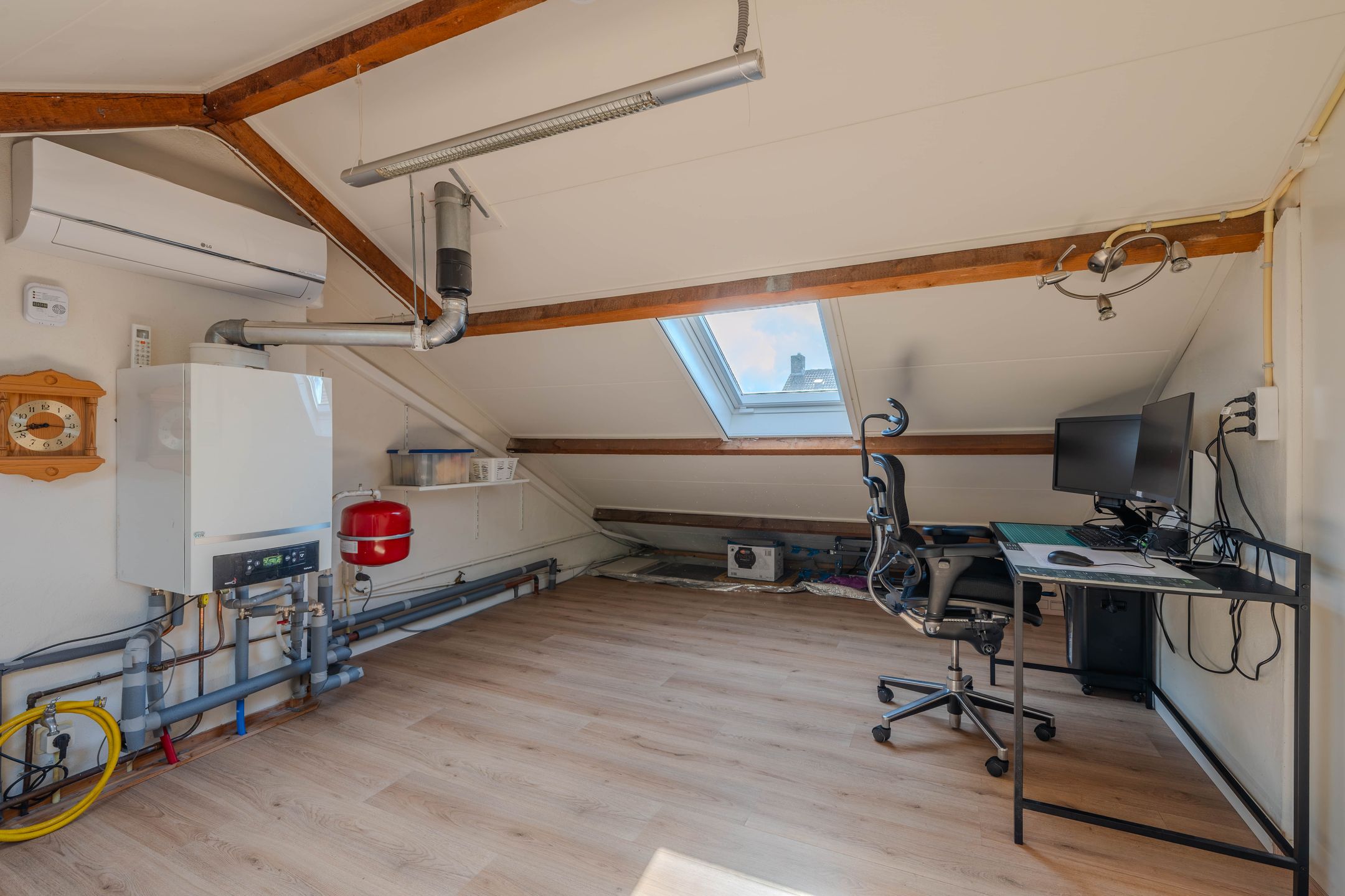 Move-in Ready Corner Home with Modern Finishes and Garage in Charming Kronenberg — 21
